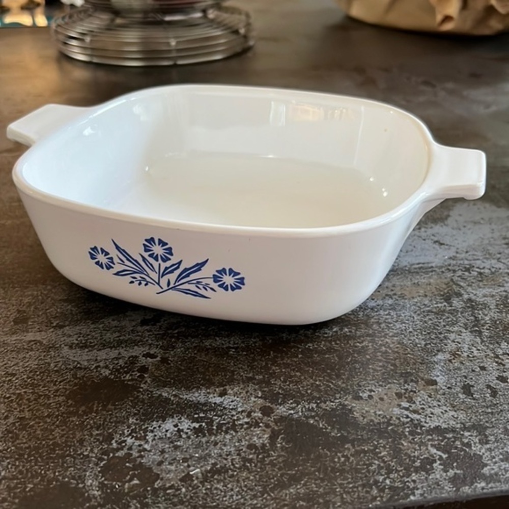 Corning ware, 1 quart vintage, cooking dish, cornflower blue